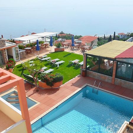 Hotel Vicky II Пломарион Экстерьер фото