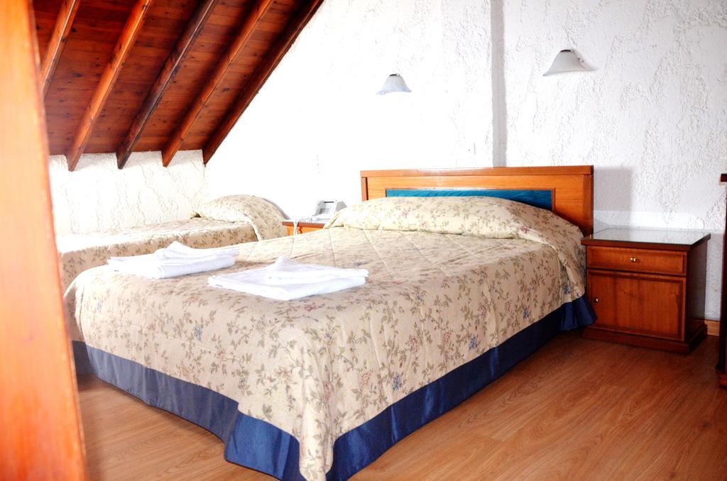 Hotel Vicky II Пломарион Номер фото