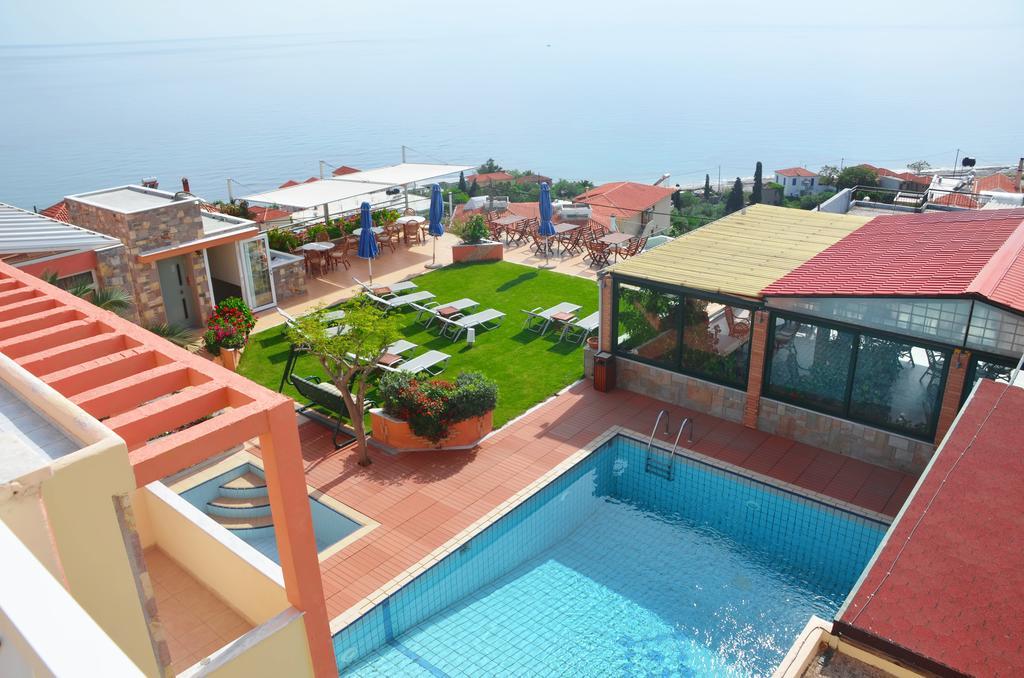 Hotel Vicky II Пломарион Экстерьер фото