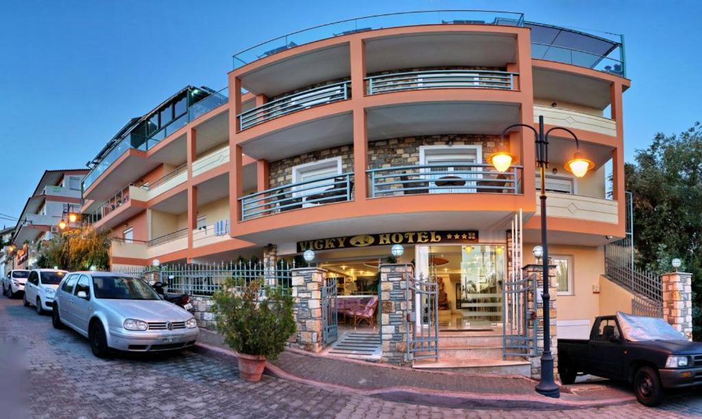 Hotel Vicky II Пломарион Экстерьер фото