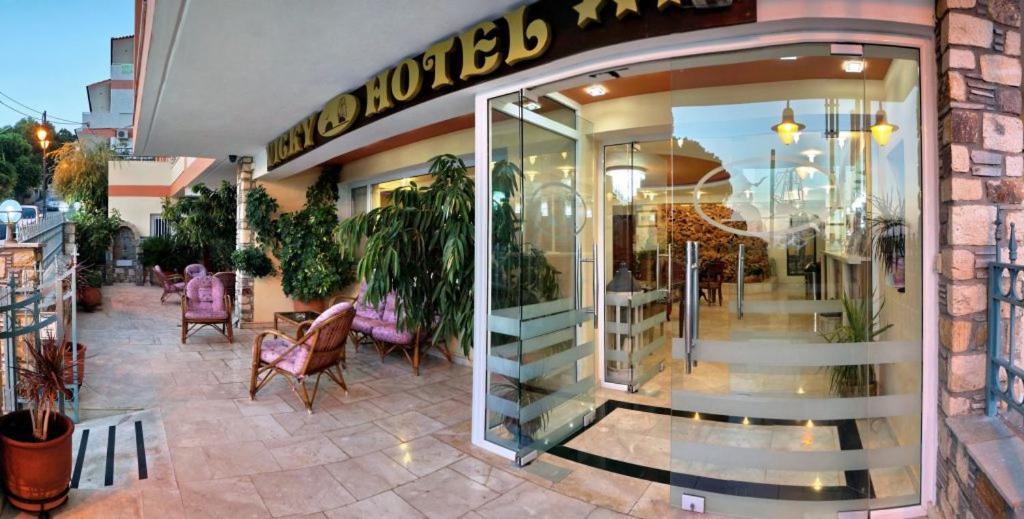 Hotel Vicky II Пломарион Экстерьер фото