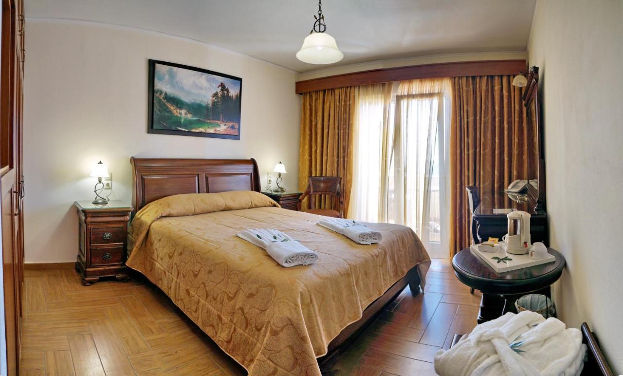 Hotel Vicky II Пломарион Экстерьер фото