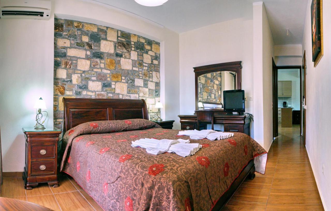Hotel Vicky II Пломарион Экстерьер фото