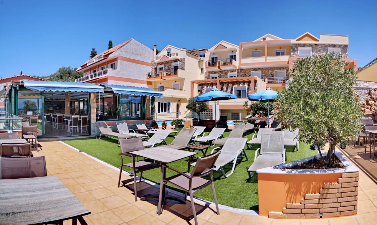 Hotel Vicky II Пломарион Экстерьер фото