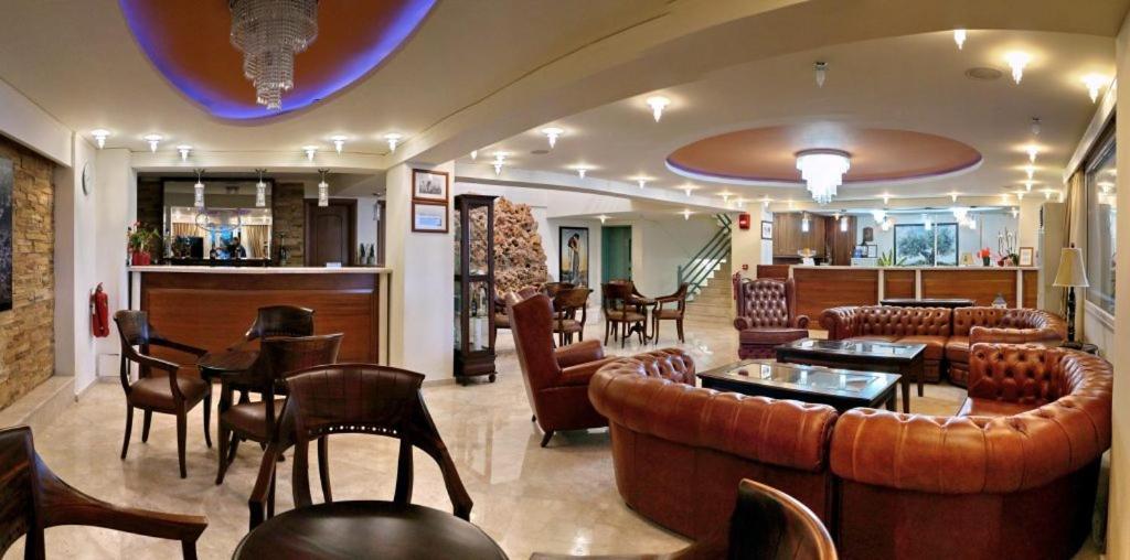 Hotel Vicky II Пломарион Экстерьер фото
