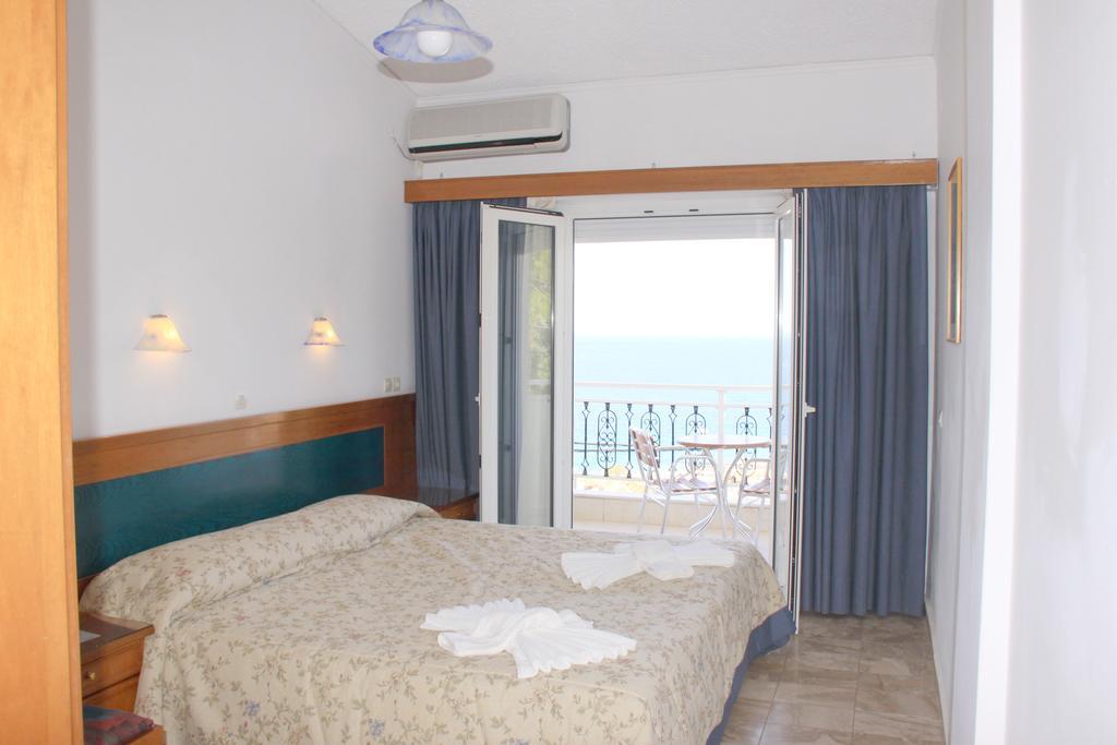 Hotel Vicky II Пломарион Экстерьер фото