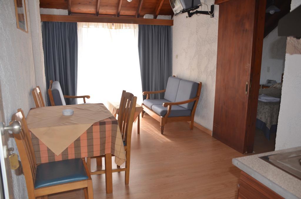 Hotel Vicky II Пломарион Экстерьер фото