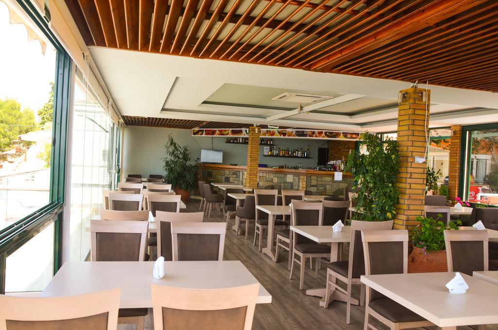 Hotel Vicky II Пломарион Экстерьер фото