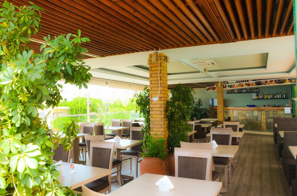 Hotel Vicky II Пломарион Экстерьер фото