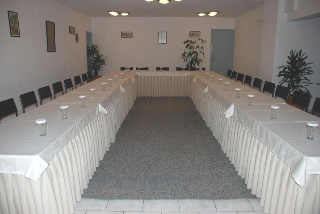 Hotel Vicky II Пломарион Экстерьер фото