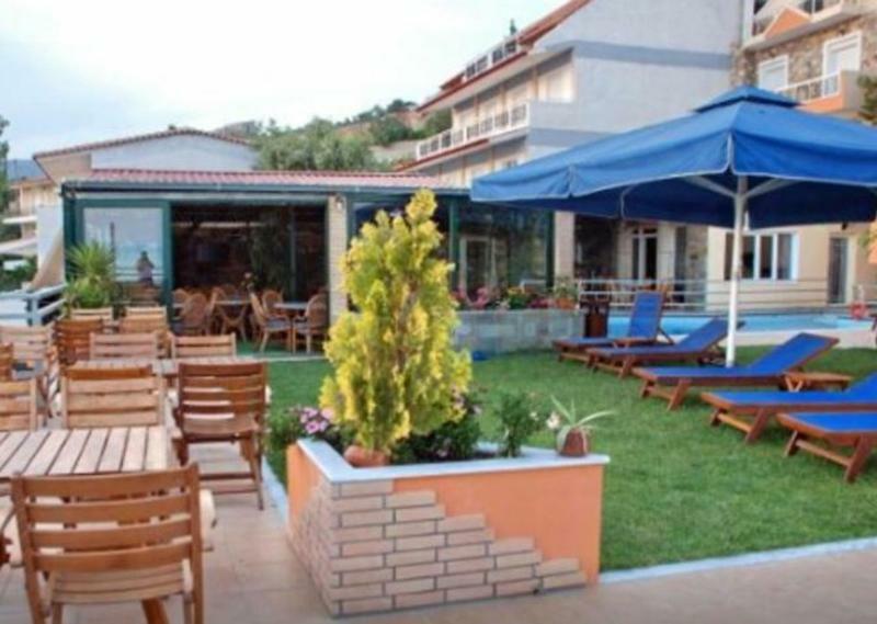 Hotel Vicky II Пломарион Экстерьер фото
