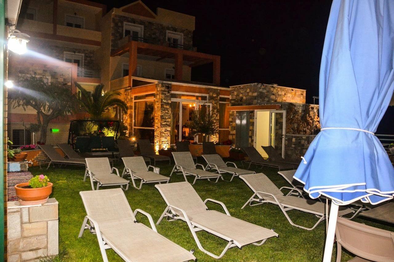 Hotel Vicky II Пломарион Экстерьер фото