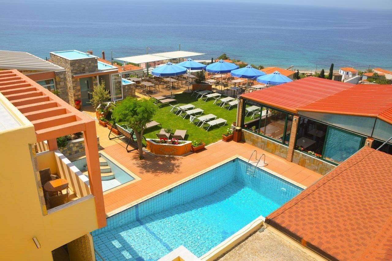 Hotel Vicky II Пломарион Экстерьер фото