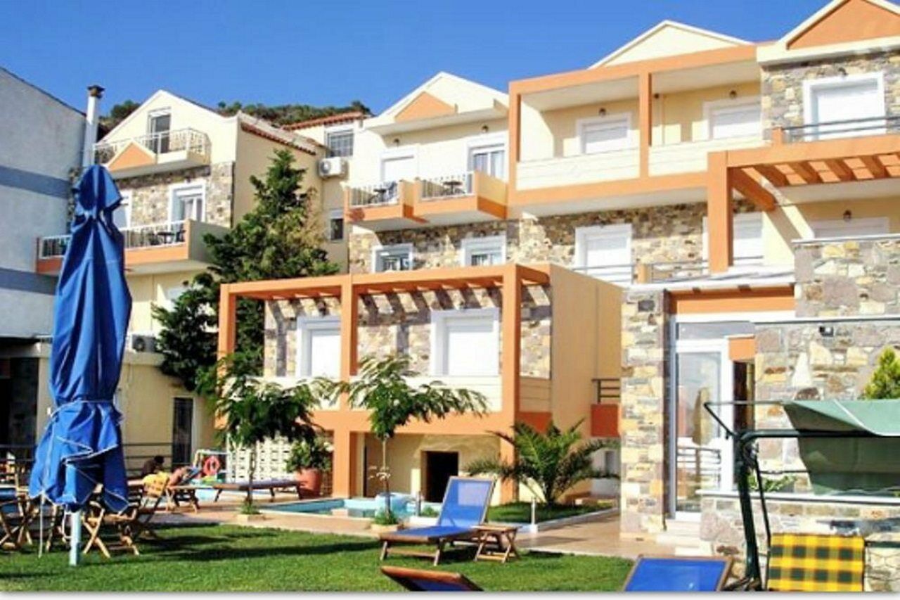 Hotel Vicky II Пломарион Экстерьер фото